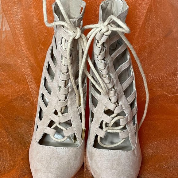 Shoe Dazzle Shoes - NWOT- Never Worn Beige Suede Strappy Booties size 6.5